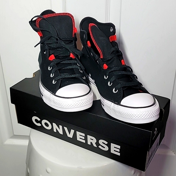 ☆ NIB Converse ☆ - Picture 2 of 9